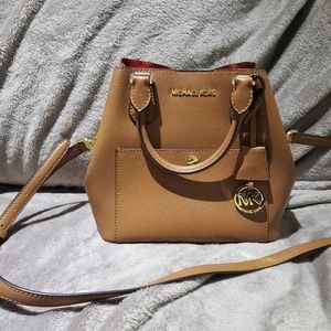 **Sale**Michael Kors med. Crossbody purse